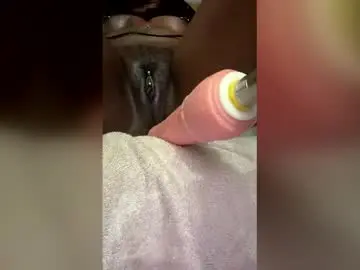 Karamelkandy69  live sex cam