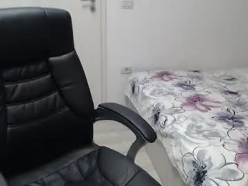 Blue_eyes96  live sex cam