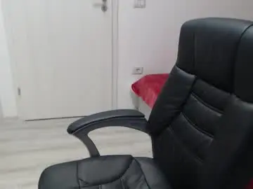 Blue_eyes96  live sex cam