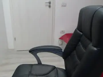 Blue_eyes96  live sex cam