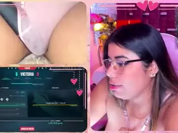 Honeyboo__  live sex cam