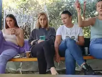 Hotfallinganna  live sex cam