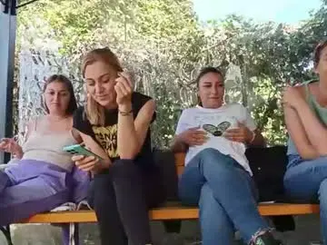 Hotfallinganna  live sex cam