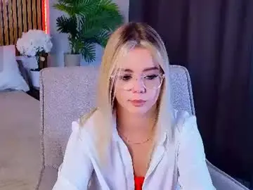 Milkwawe  live sex cam