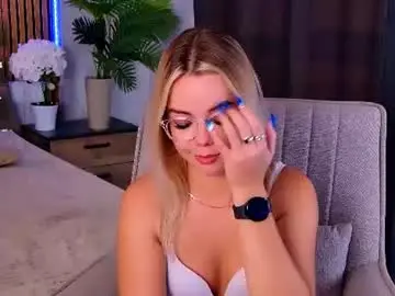 Milkwawe  live sex cam