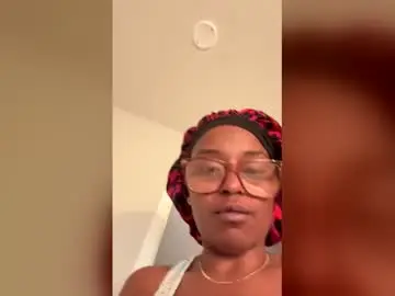 Obeythedoll  live sex cam