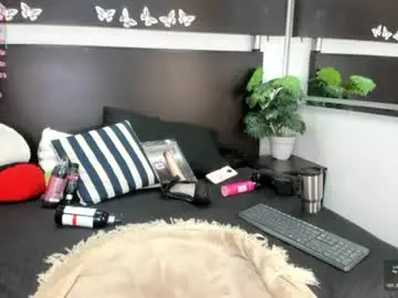 Wife_mature  live sex cam