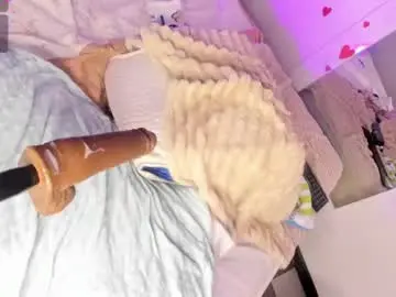 Hillary_smile  live sex cam