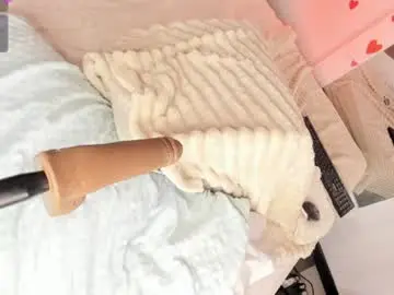 Hillary_smile  live sex cam