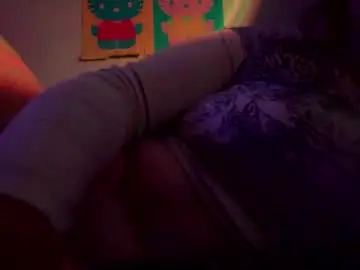 Bigmamasky  live sex cam