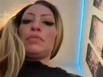 Meowzers777  live sex cam