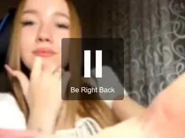 Corinnerokusek  live sex cam