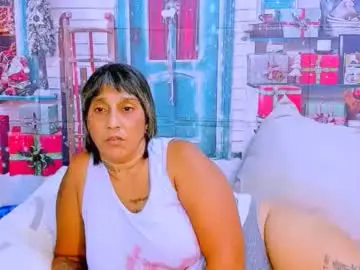 Indianroxy27  live sex cam