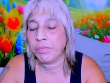 Indianroxy27  live sex cam