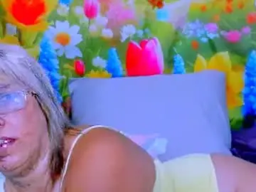 Indianroxy27  live sex cam