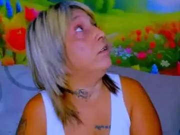 Indianroxy27  live sex cam
