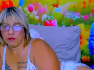 Indianroxy27  live sex cam