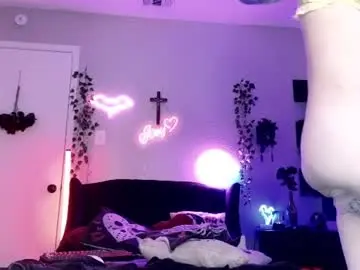 Ivey_strigoi  live sex cam