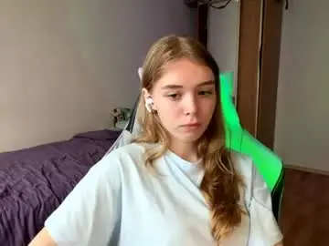 Lateshastarnaud  live sex cam