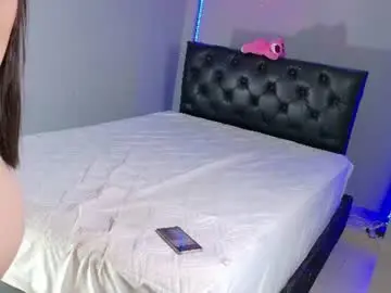 Pretty_moon22  live sex cam