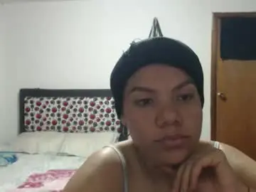 Sansa_star69  live sex cam