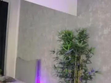 Lucyrayy  live sex cam