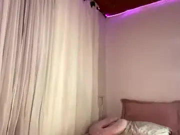 Naomi_gyal  live sex cam