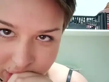 Madamemelastri  live sex cam