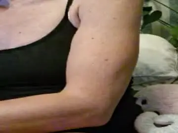 Mamaneedsaminute26  live sex cam
