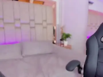 Lucianaeusse  live sex cam