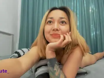 Elly_cute_  live sex cam