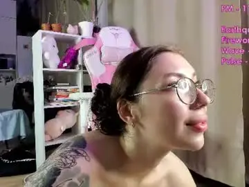 Iampiggygirl  live sex cam