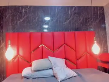 Latinaholequeen  live sex cam