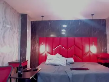 Latinaholequeen  live sex cam