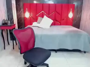 Latinaholequeen  live sex cam