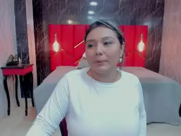 Latinaholequeen  live sex cam