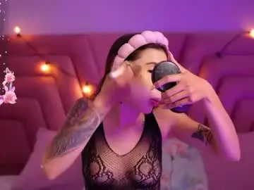 Naturalmommyy  live sex cam