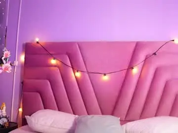 Naturalmommyy  live sex cam