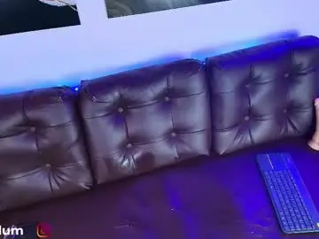 Nia_blum  live sex cam