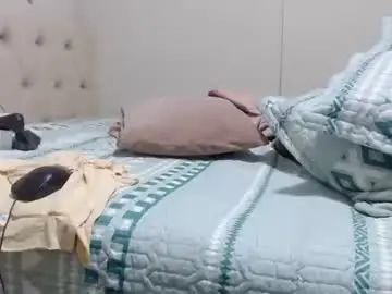 Yuliana_25  live sex cam