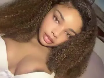 Bellacagyal  live sex cam