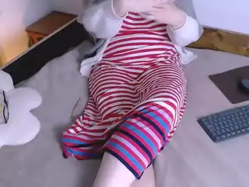 Chubbymaia  live sex cam