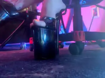 Monicamaxwel  live sex cam