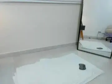 Lara_reynolds_  live sex cam