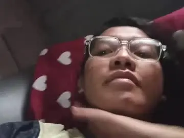 Urasian_newra  live sex cam