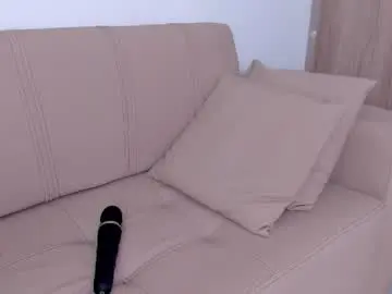 Valy_shyness  live sex cam