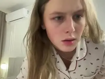 Emi_me  live sex cam