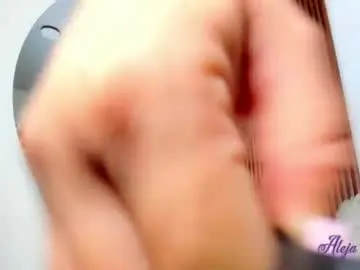 Alejamoore  live sex cam
