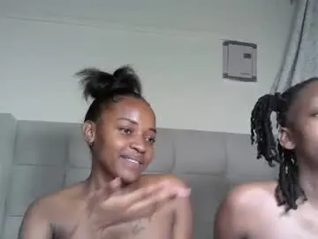 Pretty_petite18  live sex cam
