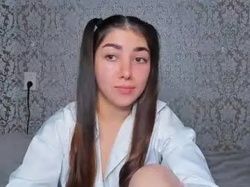 Adrianakuiper  live sex cam